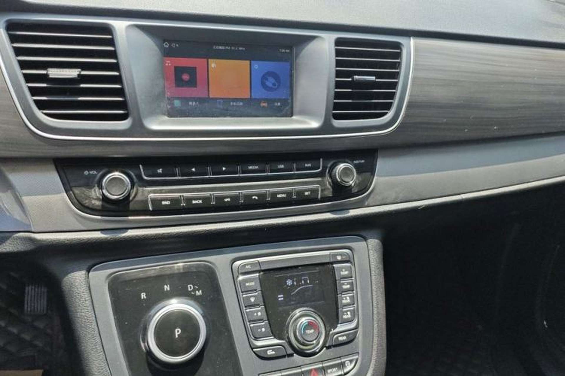 Used SAIC MAXUS G10 2022 2.0T Automatic Elite Edition Gasoline 7-Seater Interior 2