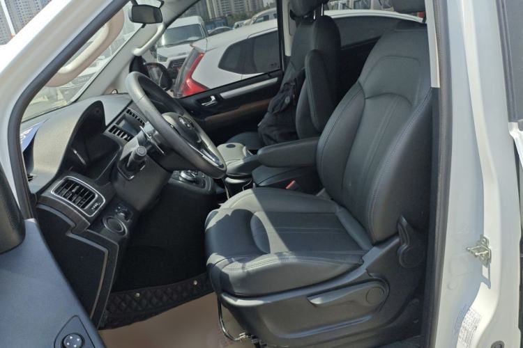 Used SAIC MAXUS G10 2022 2.0T Automatic Elite Edition Gasoline 7-Seater Interior 3