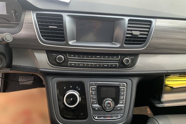 Used SAIC MAXUS G10 2022 2.0T Automatic Elite Edition Gasoline 7-Seater Interior 3