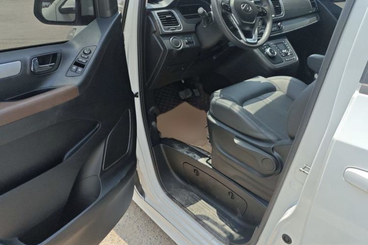 Used SAIC MAXUS G10 2022 2.0T Automatic Elite Edition Gasoline 7-Seater Interior 4