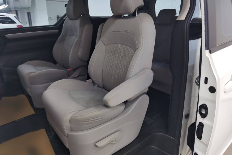 Used SAIC MAXUS G10 2022 2.0T Automatic Smart Enjoyment Version Gasoline 7 Seats Interior 4