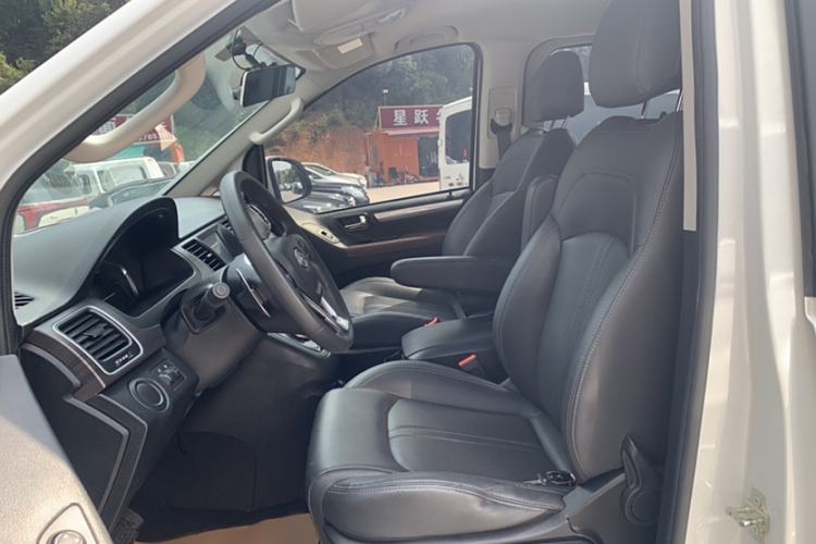 Used SAIC MAXUS G10 2022 2.0T Automatic Elite Edition Gasoline 7-Seater Interior 4