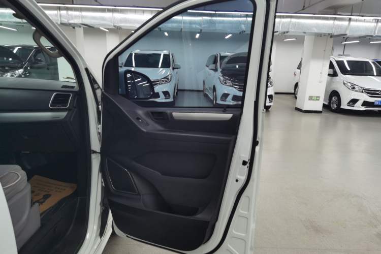 Used SAIC MAXUS G10 2022 2.0T Automatic Smart Enjoyment Version Gasoline 7 Seats Interior 5