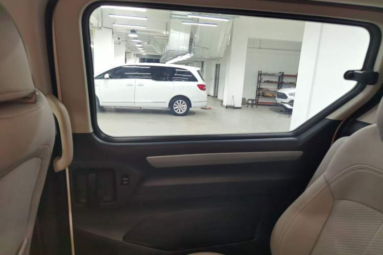 Used SAIC MAXUS G10 2022 2.0T Automatic Smart Enjoyment Version Gasoline 7 Seats Interior 6