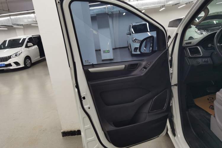 Used SAIC MAXUS G10 2022 2.0T Automatic Smart Enjoyment Version Gasoline 7 Seats Interior 7