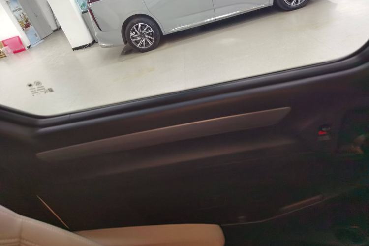 Used SAIC MAXUS G10 2022 2.0T Automatic Smart Enjoyment Version Gasoline 7 Seats Interior 8