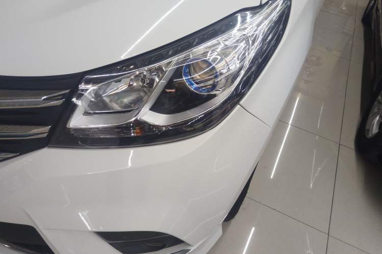 Used SAIC MAXUS G10 2022 2.0T Automatic Elite Edition Gasoline 7-Seater Left Front Headlight