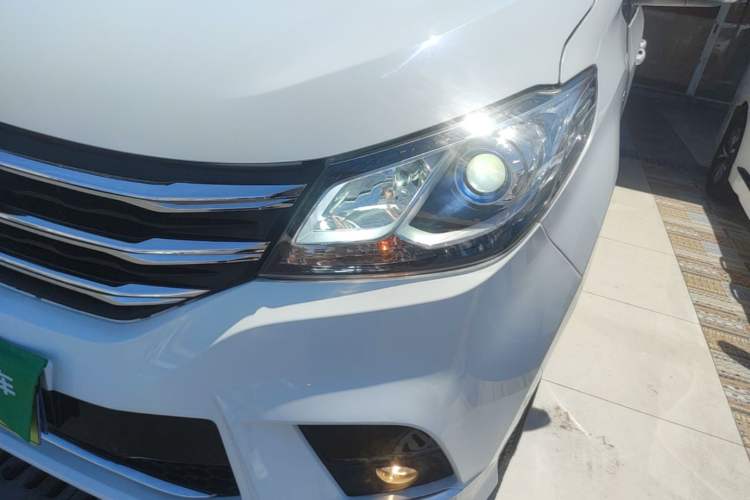 Used SAIC MAXUS G10 2022 2.0T Automatic Elite Edition Gasoline 7-Seater Left Front Headlight