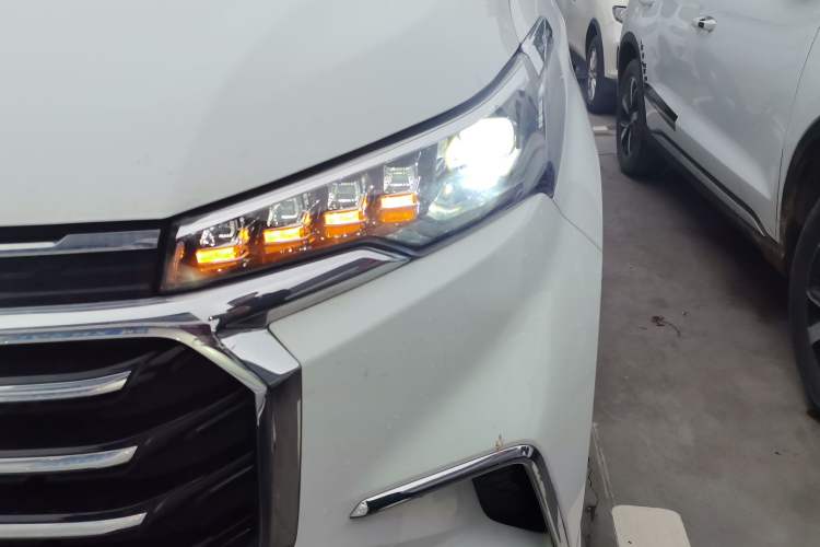 Used SAIC MAXUS G10 2022 2.0T Automatic Smart Enjoyment Version Gasoline 7 Seats Left Front Headlight
