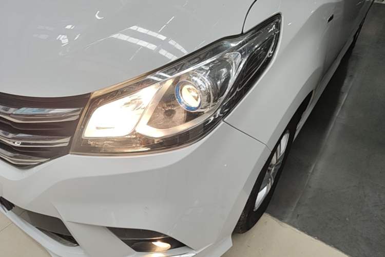 Used SAIC MAXUS G10 2022 2.0T Automatic Elite Edition Gasoline 7-Seater Left Front Headlight