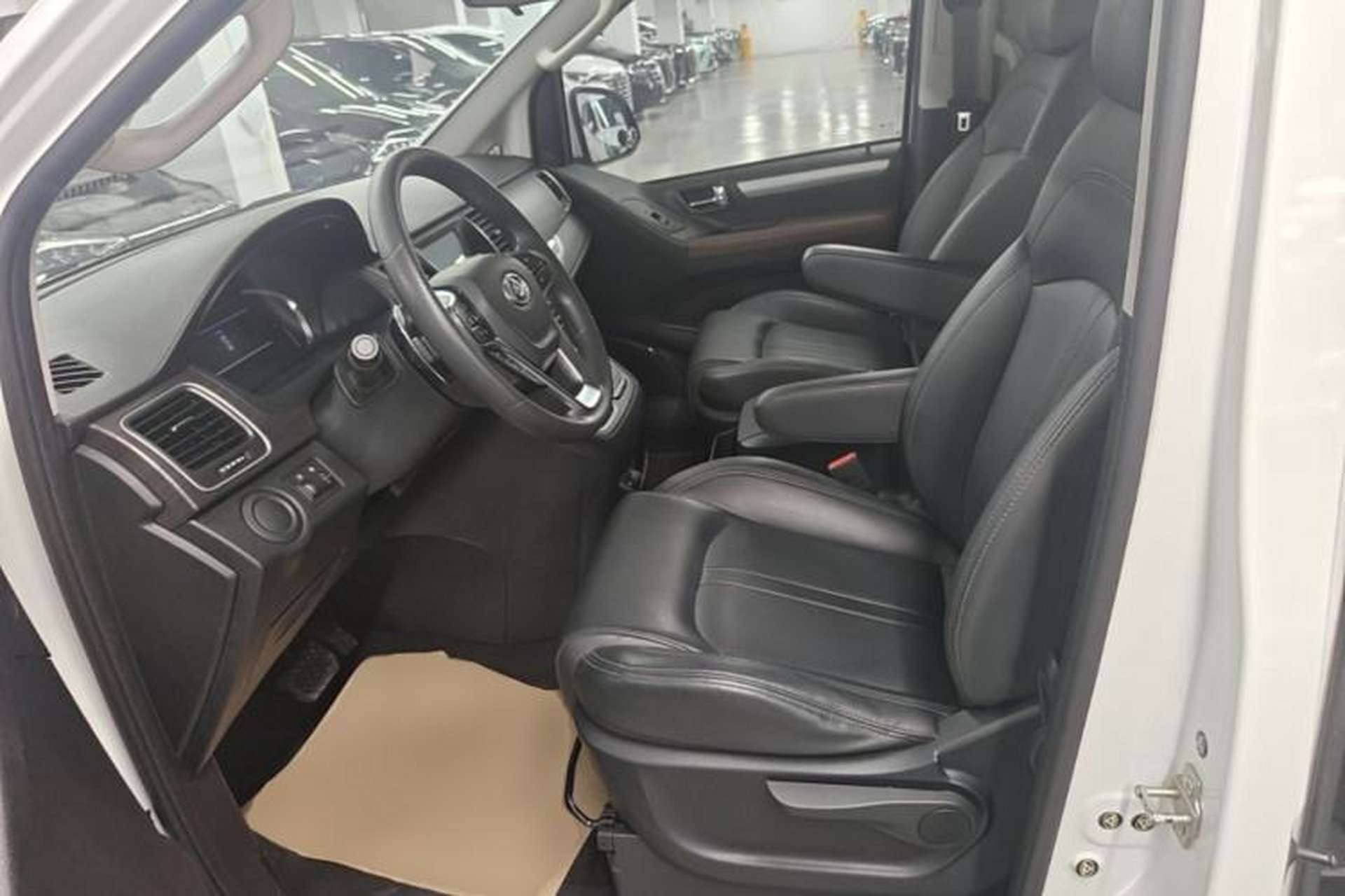 Used SAIC MAXUS G10 2022 2.0T Automatic Elite Edition Gasoline 9-Seater Left Front Seat