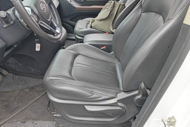 Used SAIC MAXUS G10 2022 2.0T Automatic Elite Edition Gasoline 7-Seater Left Front Seat
