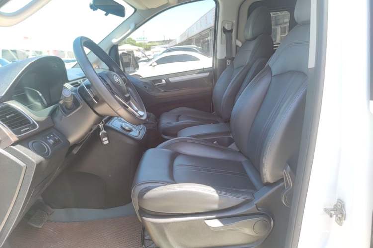 Used SAIC MAXUS G10 2022 2.0T Automatic Elite Edition Gasoline 7-Seater Left Front Seat