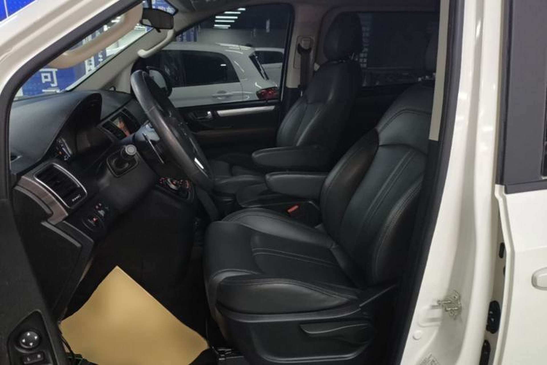 Used SAIC MAXUS G10 2022 2.0T Automatic Elite Edition Gasoline 7-Seater Left Front Seat