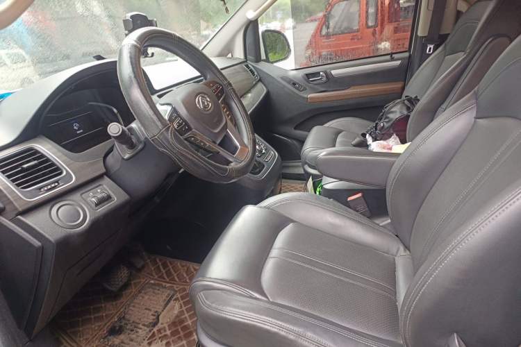 Used SAIC MAXUS G10 2022 2.0T Automatic Elite Edition Gasoline 7-Seater Left Front Seat