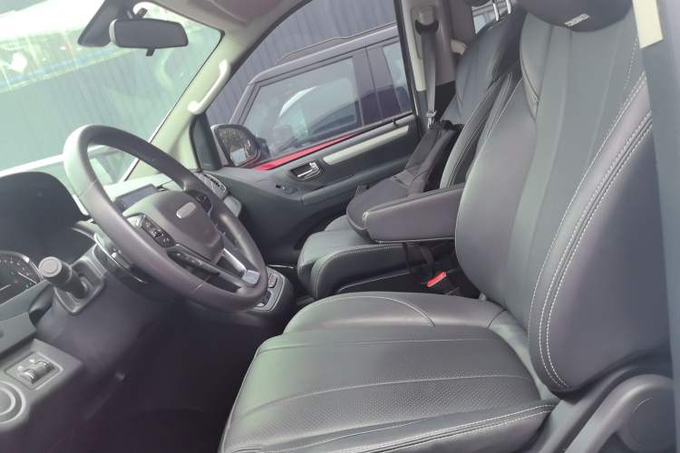 Used SAIC MAXUS G10 2022 2.0T Automatic Smart Enjoyment Version Gasoline 7 Seats Left Front Seat