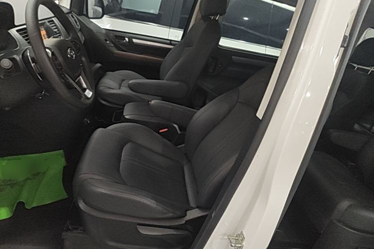 Used SAIC MAXUS G10 2022 2.0T Automatic Elite Edition Gasoline 7-Seater Left Front Seat