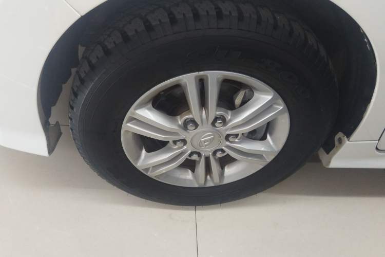 Used SAIC MAXUS G10 2022 2.0T Automatic Elite Edition Gasoline 7-Seater Left Front Wheel Hub