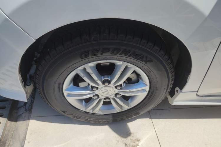 Used SAIC MAXUS G10 2022 2.0T Automatic Elite Edition Gasoline 7-Seater Left Front Wheel Hub