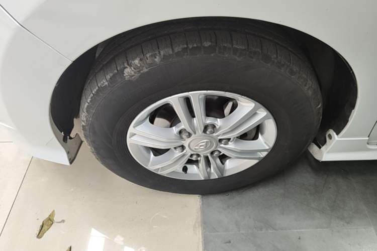Used SAIC MAXUS G10 2022 2.0T Automatic Elite Edition Gasoline 7-Seater Left Front Wheel Hub