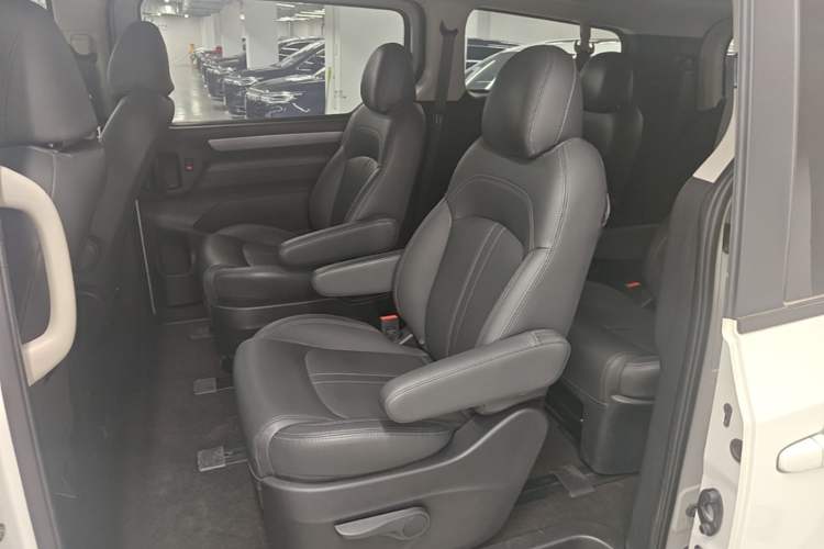 Used SAIC MAXUS G10 2022 2.0T Automatic Elite Edition Gasoline 9-Seater Left Rear Seat