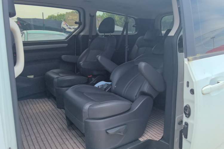 Used SAIC MAXUS G10 2022 2.0T Automatic Elite Edition Gasoline 7-Seater Left Rear Seat