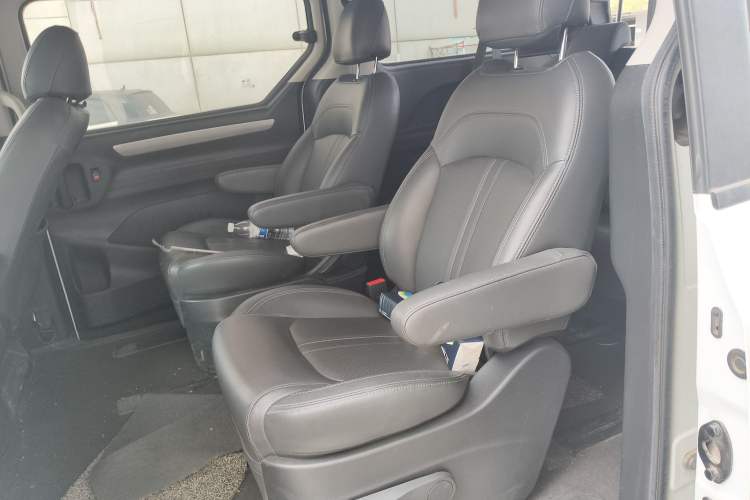 Used SAIC MAXUS G10 2022 2.0T Automatic Smart Enjoyment Version Gasoline 7 Seats Left Rear Seat