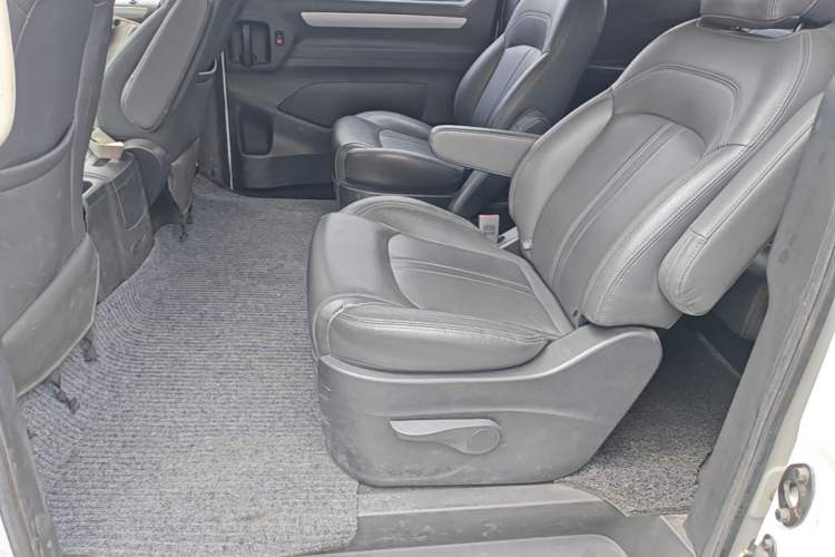 Used SAIC MAXUS G10 2022 2.0T Automatic Elite Edition Gasoline 7-Seater Left Rear Seat