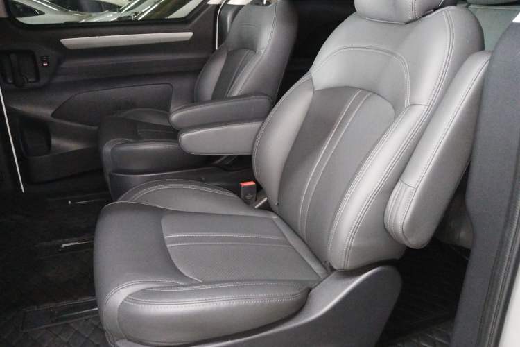 Used SAIC MAXUS G10 2022 2.0T Automatic Elite Edition Gasoline 7-Seater Left Rear Seat