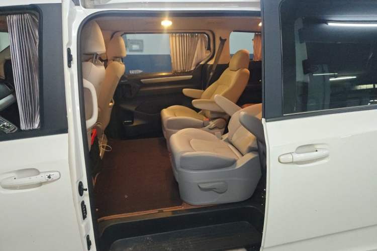 Used SAIC MAXUS G10 2022 2.0T Automatic Smart Enjoyment Version Gasoline 7 Seats Left Rear Seat