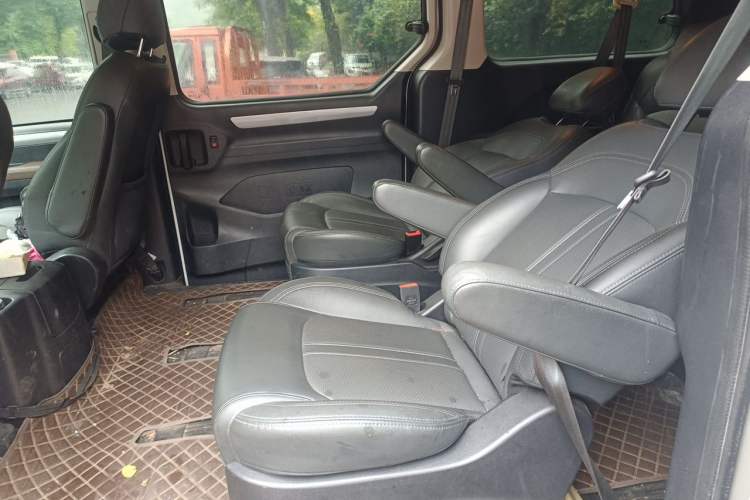 Used SAIC MAXUS G10 2022 2.0T Automatic Elite Edition Gasoline 7-Seater Left Rear Seat