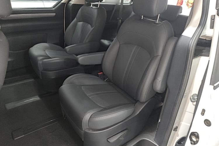Used SAIC MAXUS G10 2022 2.0T Automatic Elite Edition Gasoline 7-Seater Left Rear Seat