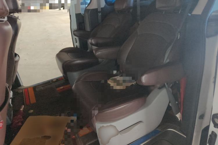 Used SAIC MAXUS G10 2022 2.0T Automatic Smart Enjoyment Version Gasoline 7 Seats Left Rear Seat