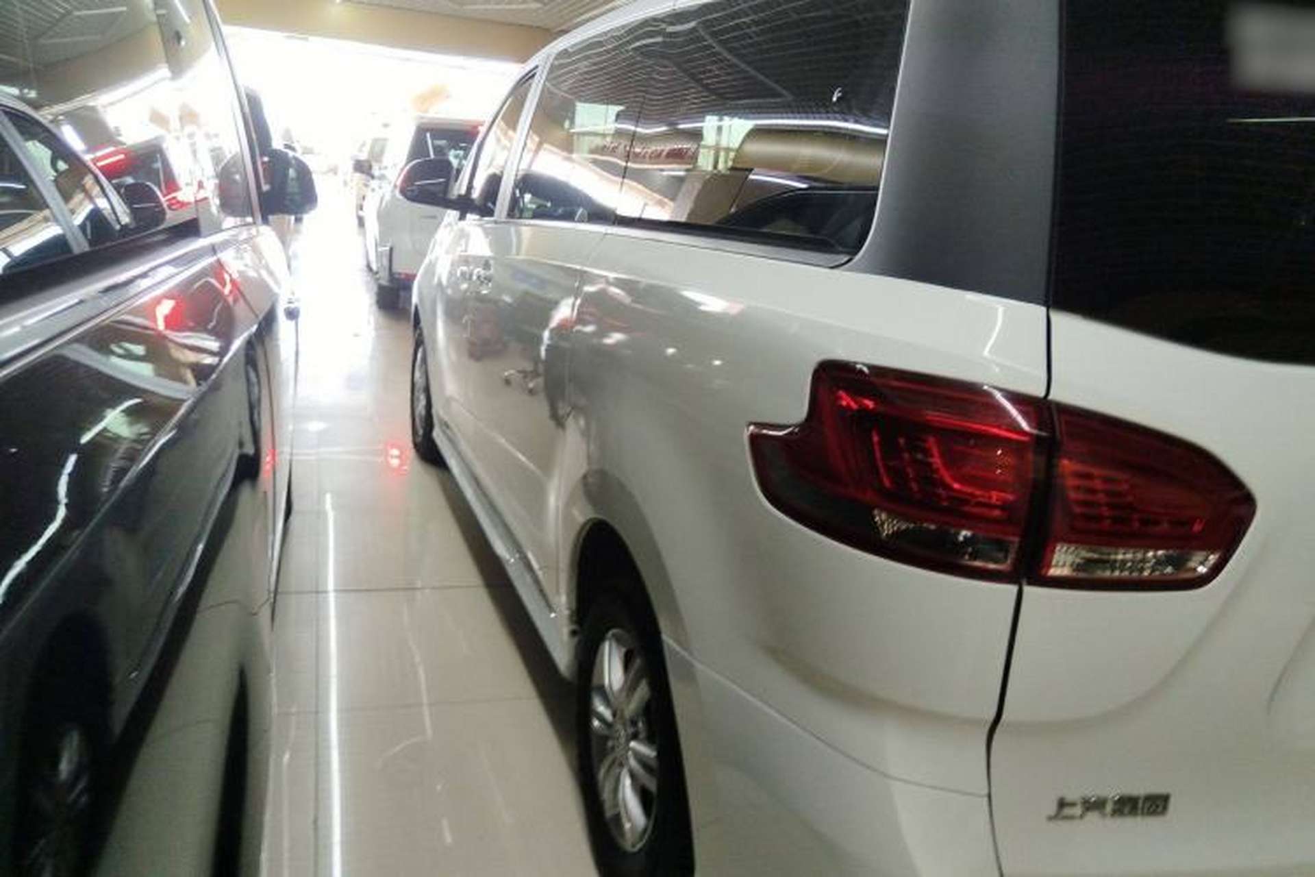 Used SAIC MAXUS G10 2022 2.0T Automatic Elite Edition Gasoline 7-Seater Left Side