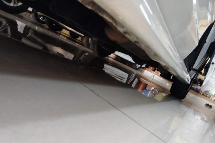 Used SAIC MAXUS G10 2022 2.0T Automatic Elite Edition Gasoline 7-Seater Left Side Sill