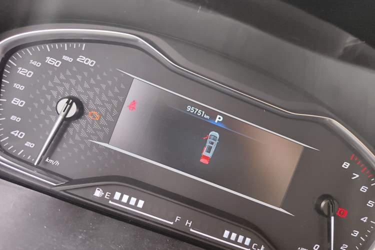Used SAIC MAXUS G10 2022 2.0T Automatic Smart Enjoyment Version Gasoline 7 Seats Odometer Close Up
