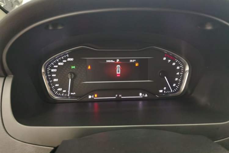 Used SAIC MAXUS G10 2022 2.0T Automatic Smart Enjoyment Version Gasoline 7 Seats Odometer Close Up