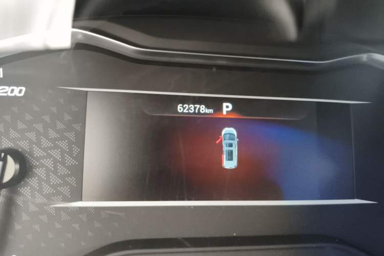 Used SAIC MAXUS G10 2022 2.0T Automatic Elite Edition Gasoline 7-Seater Odometer Close Up