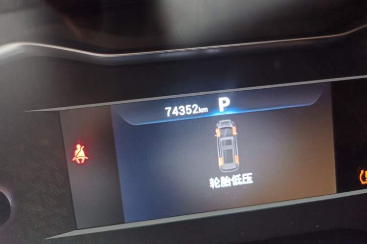 Used SAIC MAXUS G10 2022 2.0T Automatic Elite Edition Gasoline 7-Seater Odometer Close Up