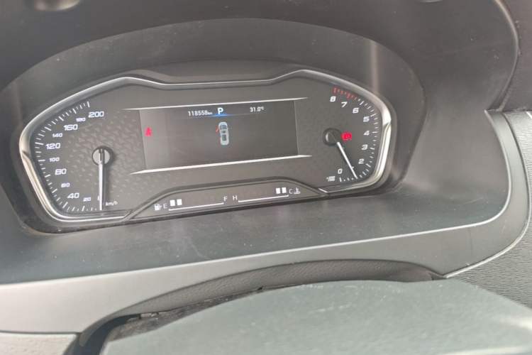 Used SAIC MAXUS G10 2022 2.0T Automatic Smart Enjoyment Version Gasoline 7 Seats Odometer Close Up