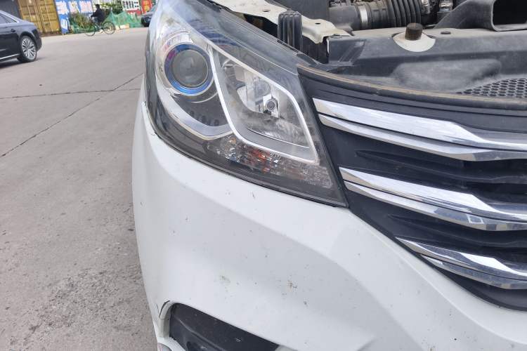 Used SAIC MAXUS G10 2022 2.0T Automatic Smart Enjoyment Version Gasoline 7 Seats Right Front Headlight