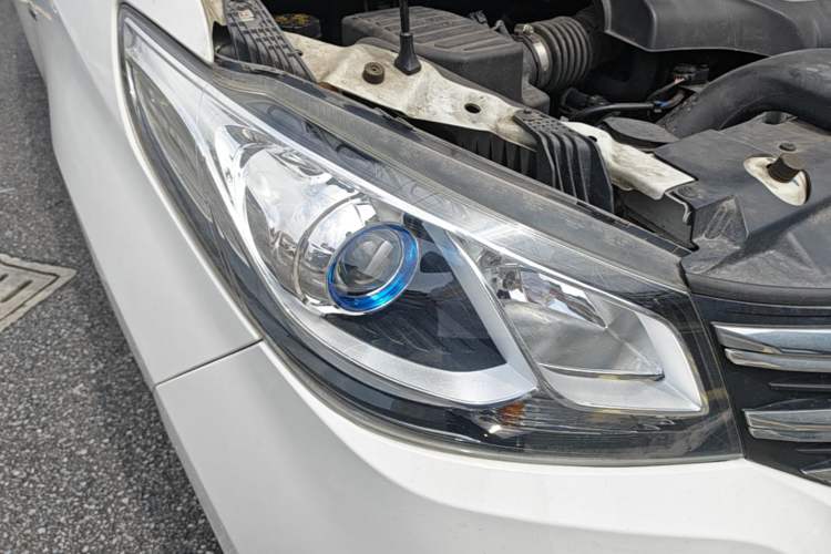 Used SAIC MAXUS G10 2022 2.0T Automatic Elite Edition Gasoline 7-Seater Right Front Headlight