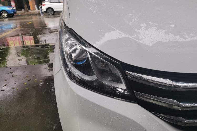 Used SAIC MAXUS G10 2022 2.0T Automatic Smart Enjoyment Version Gasoline 7 Seats Right Front Headlight