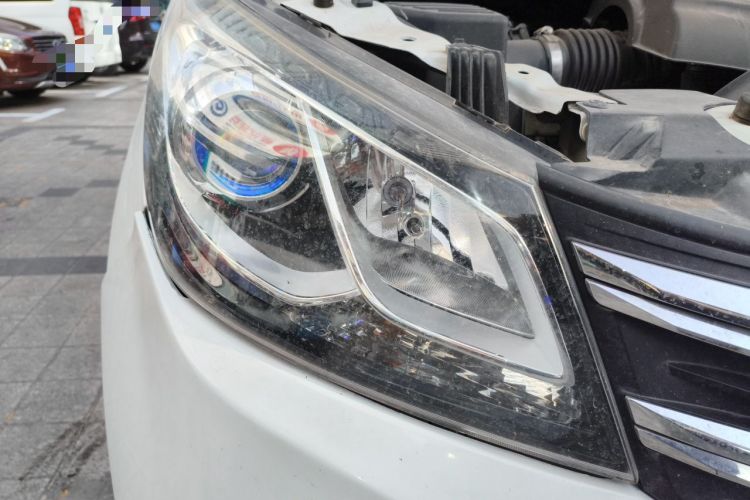 Used SAIC MAXUS G10 2022 2.0T Automatic Elite Edition Gasoline 7-Seater Right Front Headlight