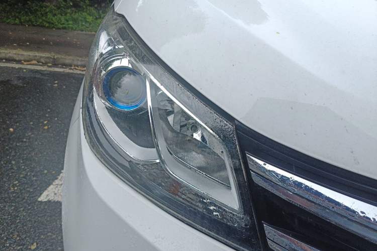 Used SAIC MAXUS G10 2022 2.0T Automatic Elite Edition Gasoline 7-Seater Right Front Headlight