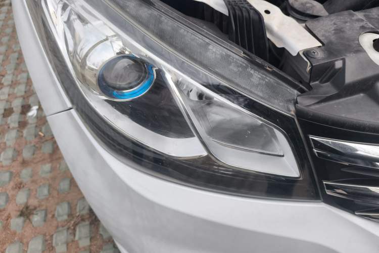 Used SAIC MAXUS G10 2022 2.0T Automatic Elite Edition Gasoline 7-Seater Right Front Headlight