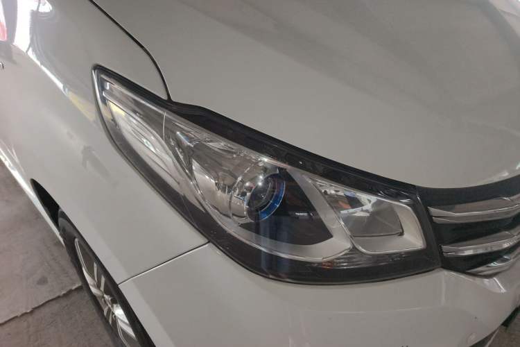 Used SAIC MAXUS G10 2022 2.0T Automatic Smart Enjoyment Version Gasoline 7 Seats Right Front Headlight