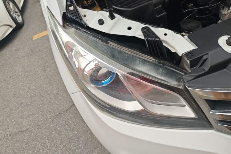 Used SAIC MAXUS G10 2022 2.0T Automatic Smart Enjoyment Version Gasoline 7 Seats Right Front Headlight