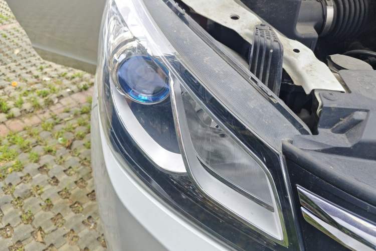 Used SAIC MAXUS G10 2022 2.0T Automatic Elite Edition Gasoline 7-Seater Right Front Headlight