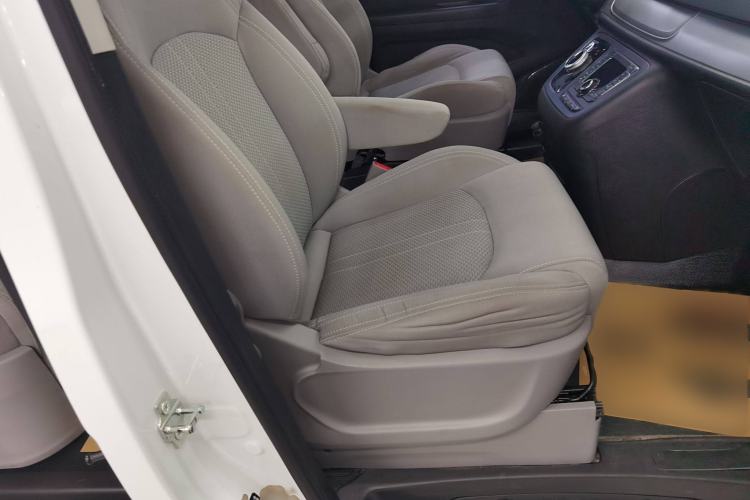 Used SAIC MAXUS G10 2022 2.0T Automatic Smart Enjoyment Version Gasoline 7 Seats Right Front Seat